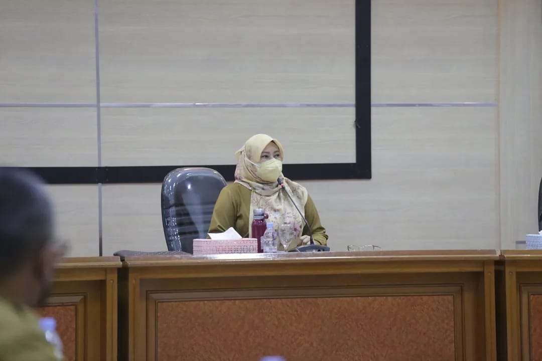 Bupati Pandeglang Irna Narulita pada saat rakor pemerintahan, membahas aplikasi srikandi, Senin (14/3/2022).