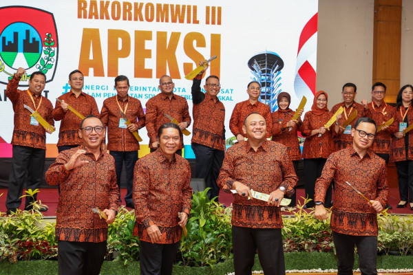 gubernur banten al muktabar