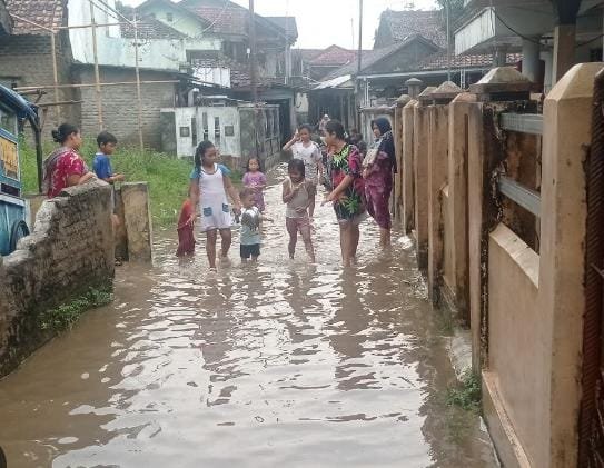 Caption Poto : Permukiman warga di Kecamatan Rangkasbitung tergenang air di musim penghujan
