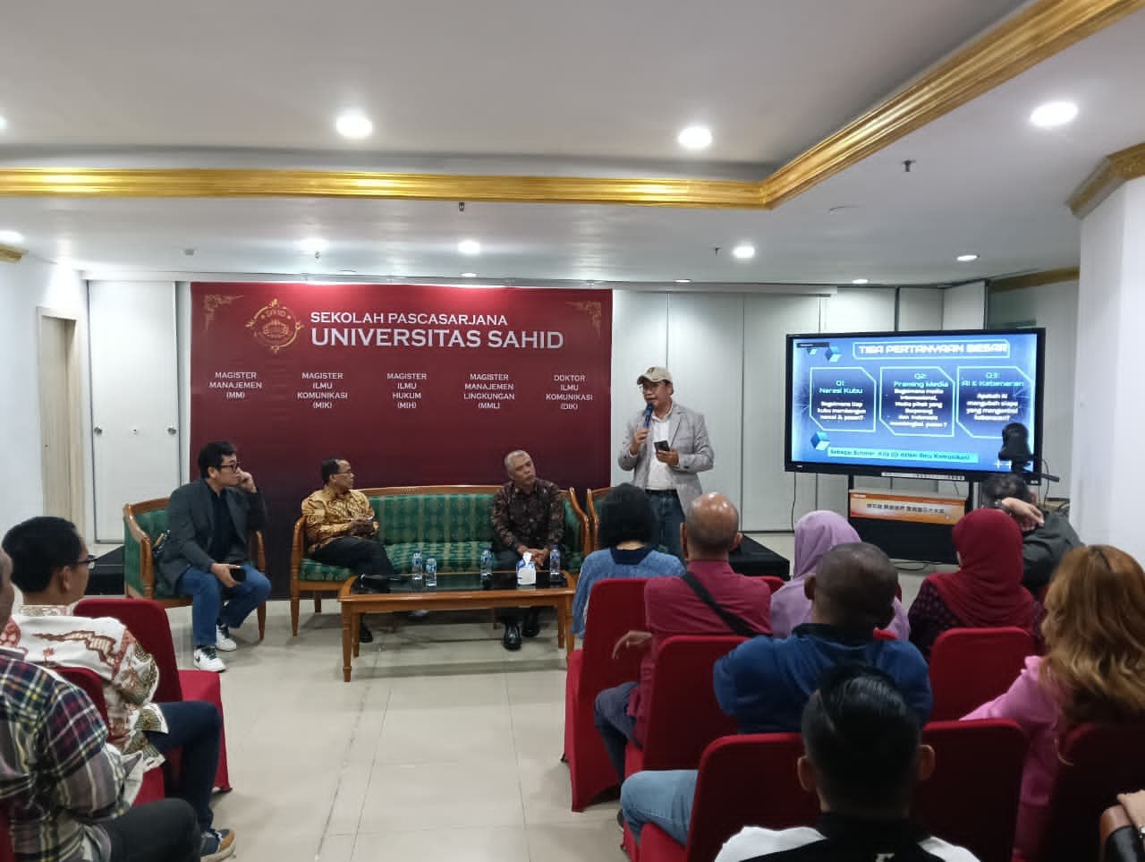 Pembicara 3 : Henry Sianipar (DIK 33) sebagai produser media nasional.